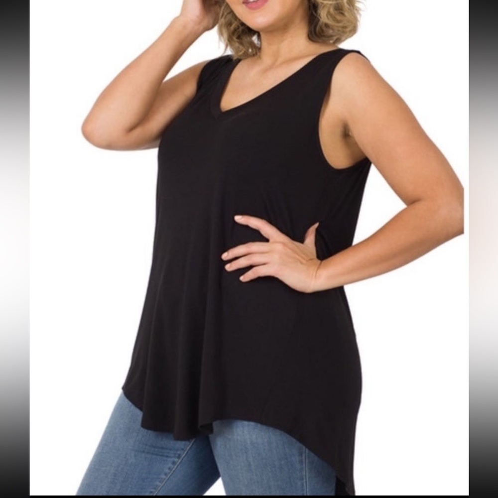 ZENANA
Sleeveless V-neck Hi-Low Hem Tank Top